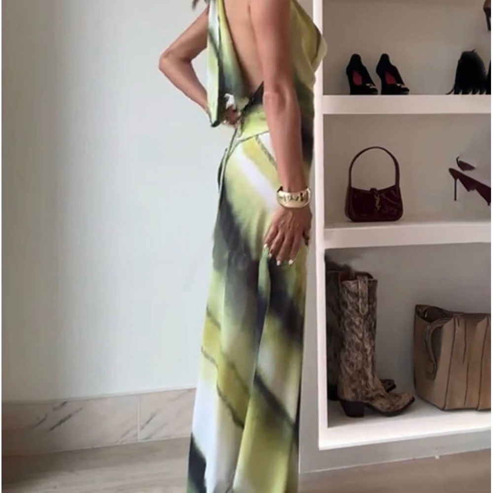 Backless Maxi Green Dress - Picture 3 of 9